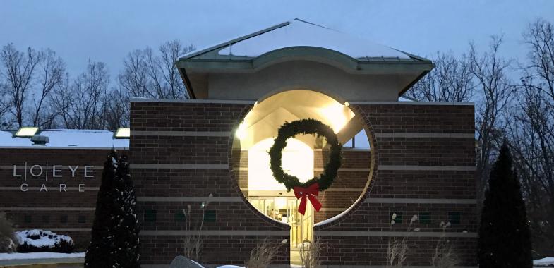 Wreath at entrance to Coolidge Rd.