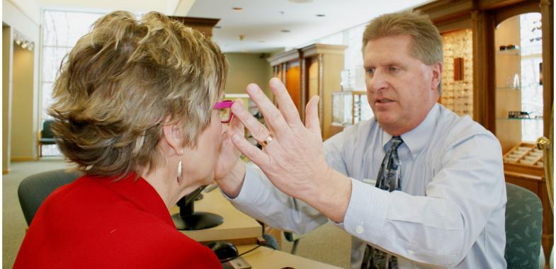 Fitting eye glasses